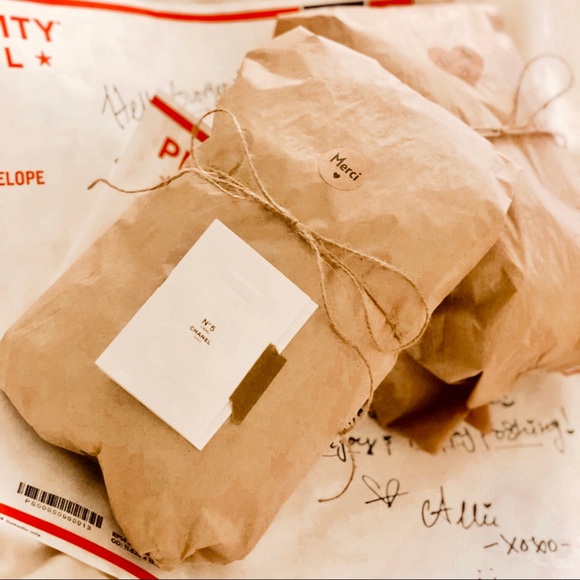 Let Me Make Your Purchase Special! 🥂🖤✨ - Picture 5 of 16